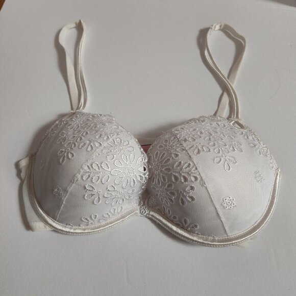 Ladies SZ 32D Victoria's Secret White Eyelet Push-Up Bra - Picture 1 of 6